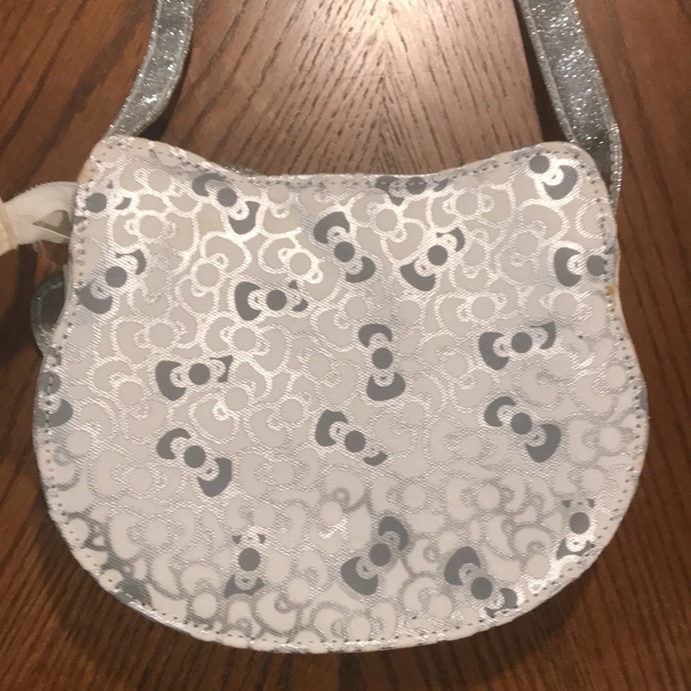Sanrio Hello Kitty 6.5” x 8” girls pocketbook. Excellent condition! - Picture 4 of 6